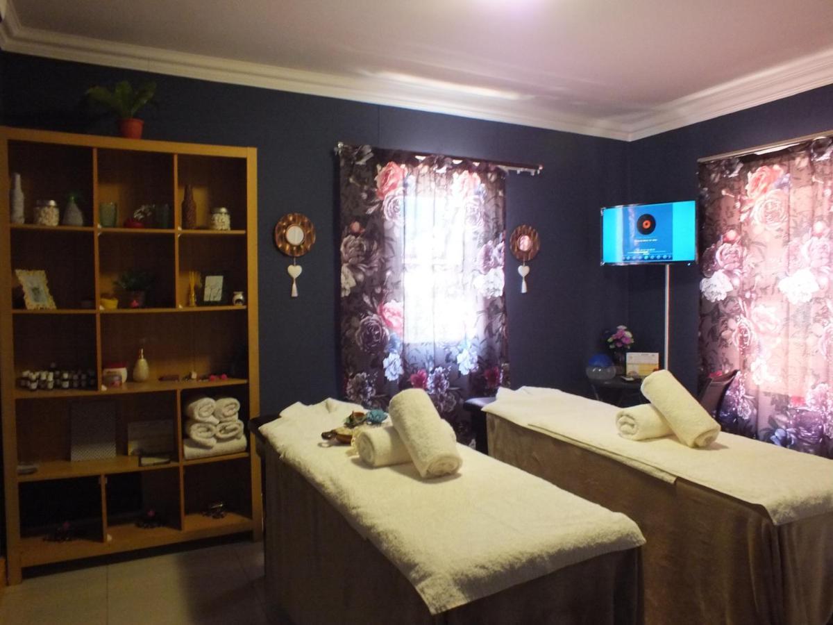 Royal Castle Guest House Виндхук Экстерьер фото